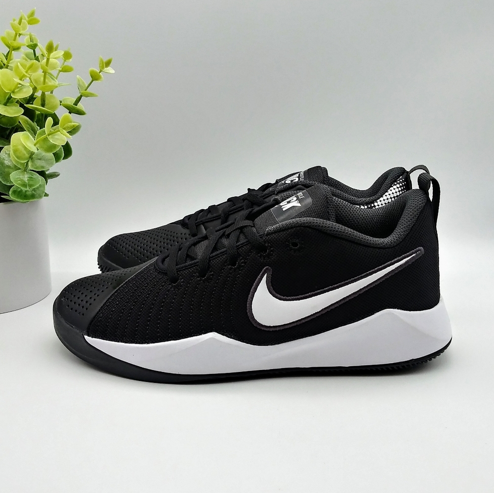 NIKE Team Hustle Womens Sneakers